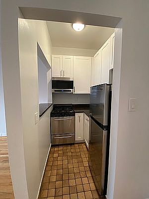 2nd image of 214 W 92nd St APT 22D