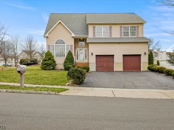 34 Gate Ln, Old Bridge Twp., NJ 08857