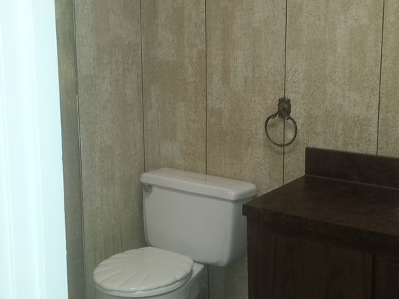 5th image of 831 E Centre St