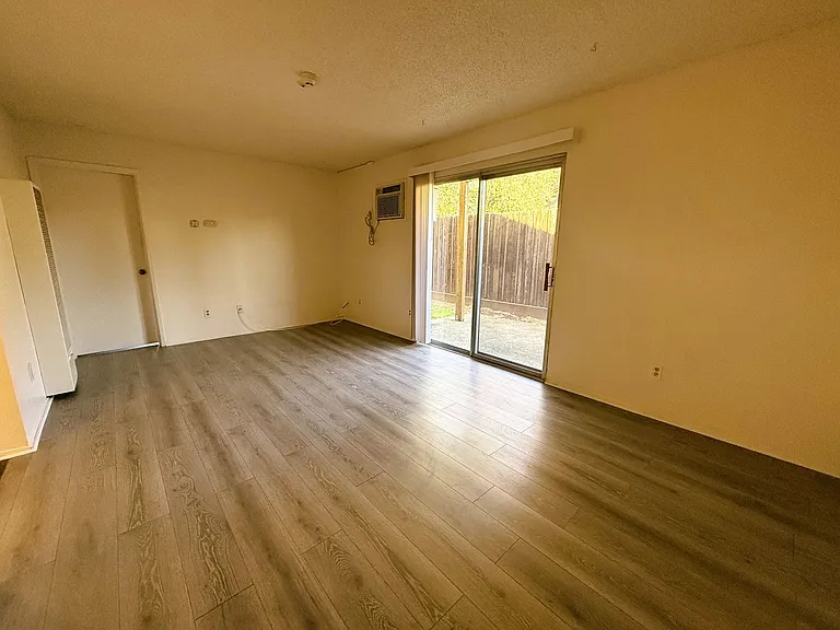 120-140 Buena Vida Ct — Photo 3