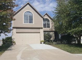 1612 SW Summit Hill Ct, Lees Summit, MO 64081