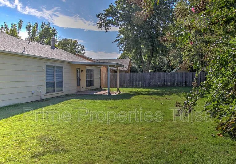 7907 E 80th St — Photo 23
