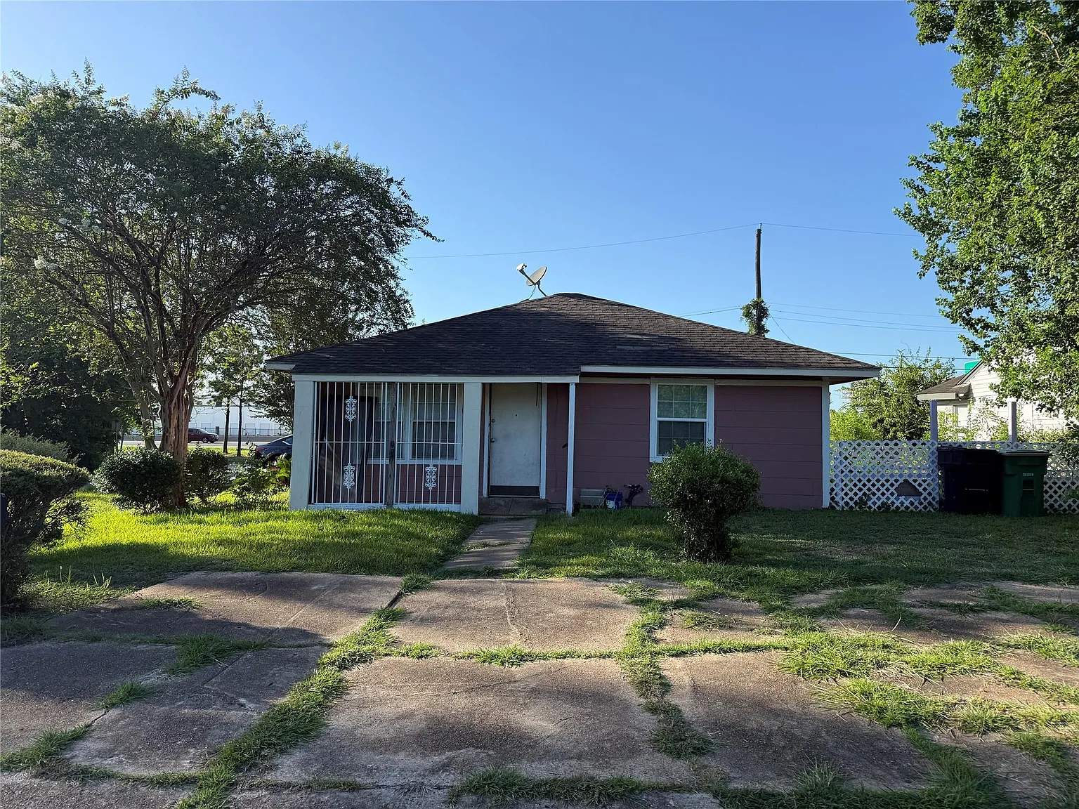 3 bed, 1.5 bath, 1248 sqft, $1,450 — Photo 1