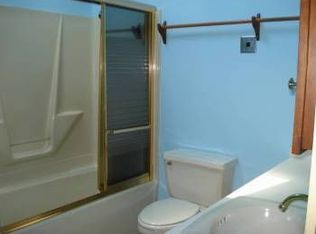 9 Crescent St, East Hampton, CT 06424