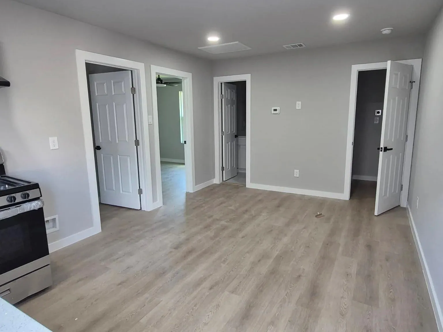 2 bed, 1.0 bath, $1,100 — Photo 2