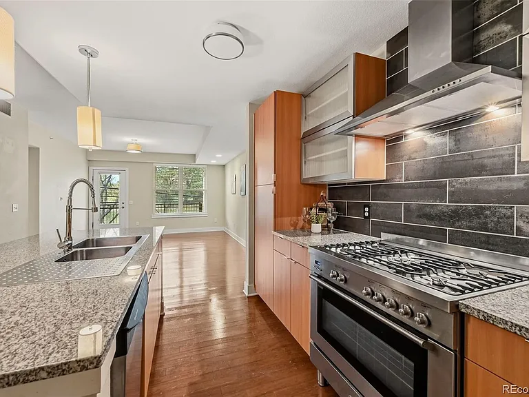 2240 N Clay St #204 — Photo 4