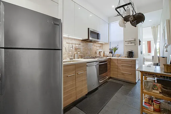 Sold by Nest Seekers International | media 2