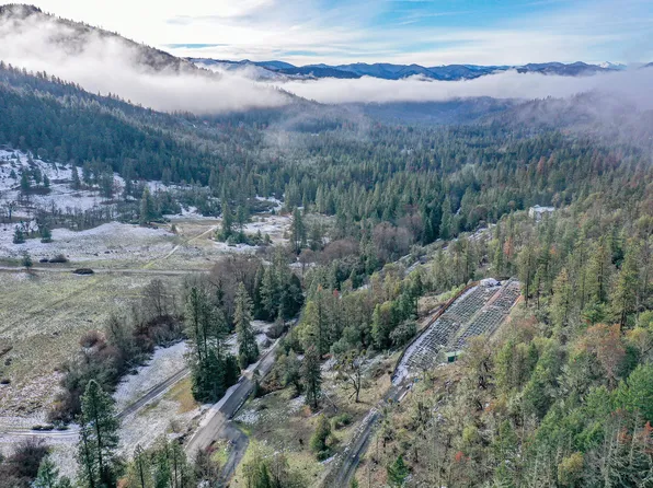 7260 Griffin Ln, Jacksonville, OR 97530