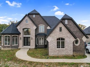2150 Leewood Dr, Shelby Township, MI 48316