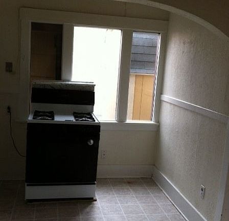 4th image of 607 N Puget Sound Ave