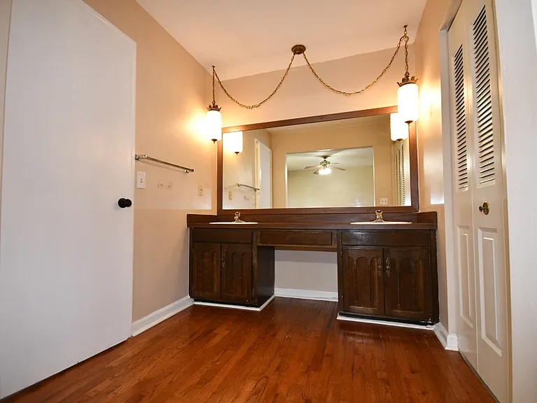 6458 Longwood Ln — Photo 10