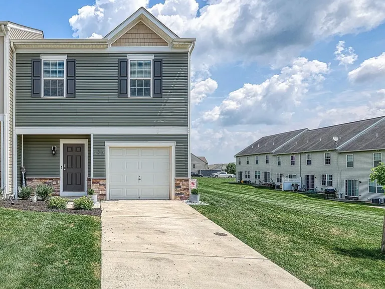 125 Maple Run Dr — Photo 1