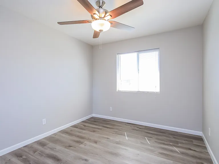5716 S Roberts Rd — Photo 12
