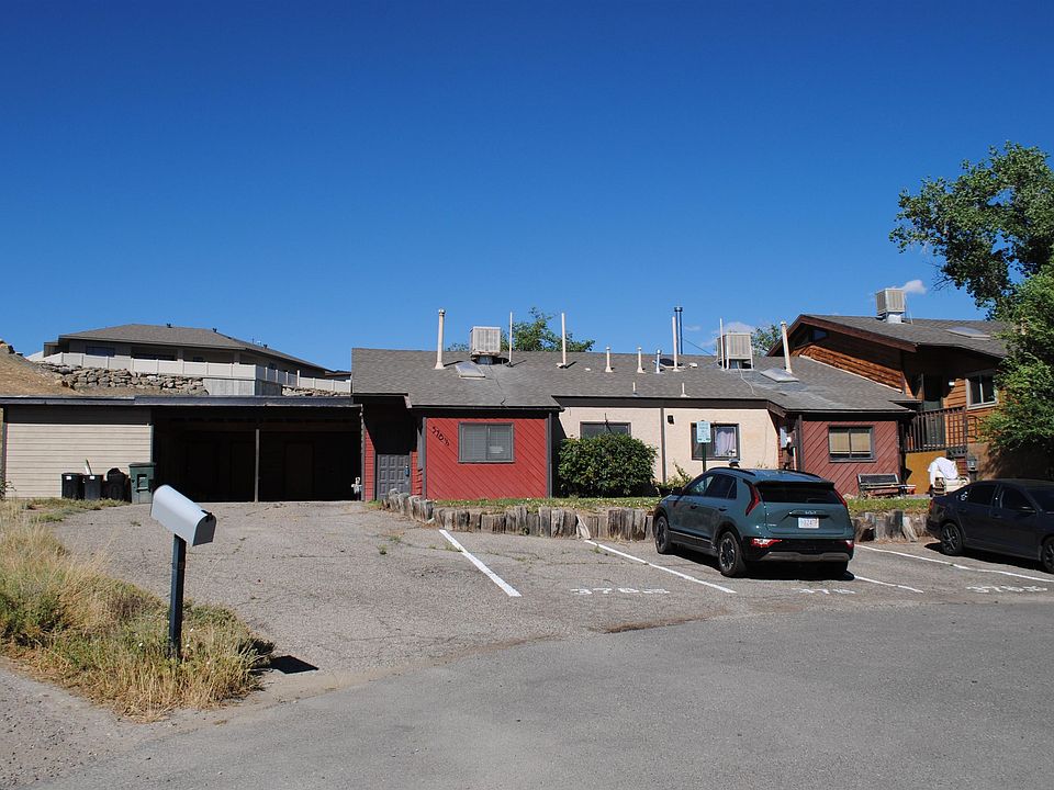 1st image of 378 1/2 Hidden Valley Cir