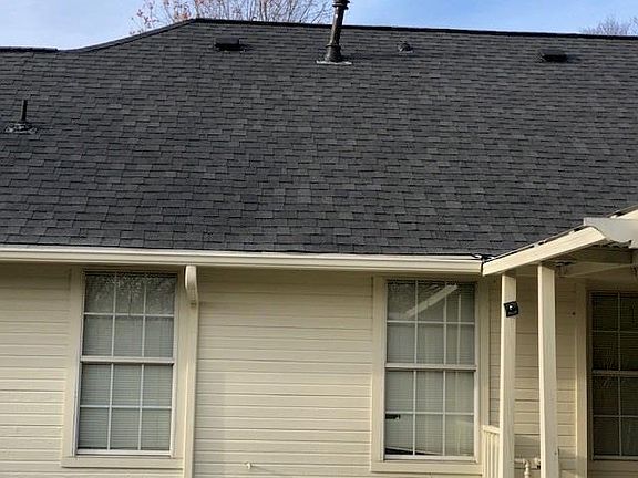 5th image of 609 E Waco St