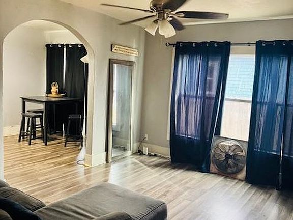 3rd image of 320 Denver St