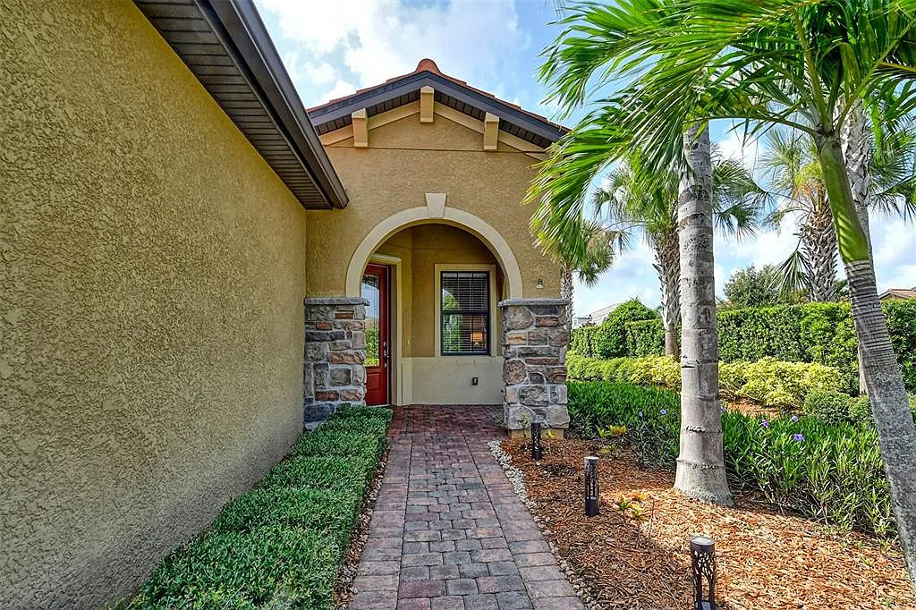2 bed, 2.0 bath, 1348 sqft, $5,775 — Photo 3