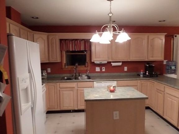 3rd image of 22 Woodland Hills Dr