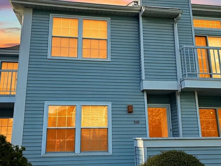 310 Heather Croft — Photo 2