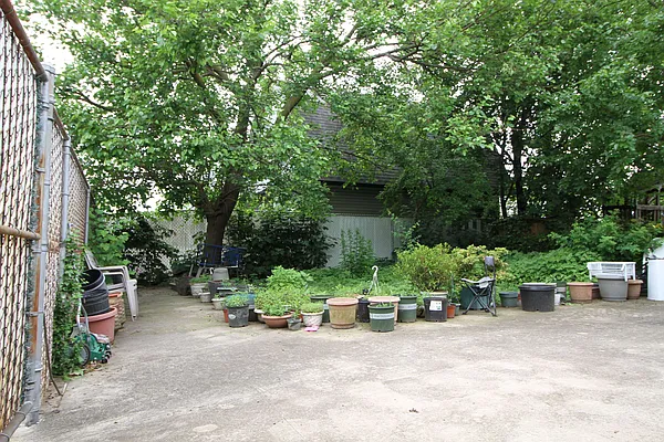 Sold by Ideal Properties Realty, LLC | media 21