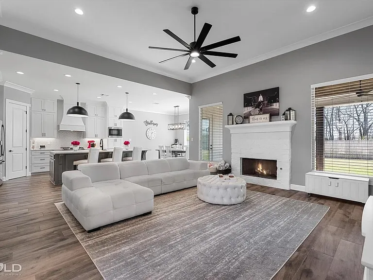 231 Conti Way — Photo 13