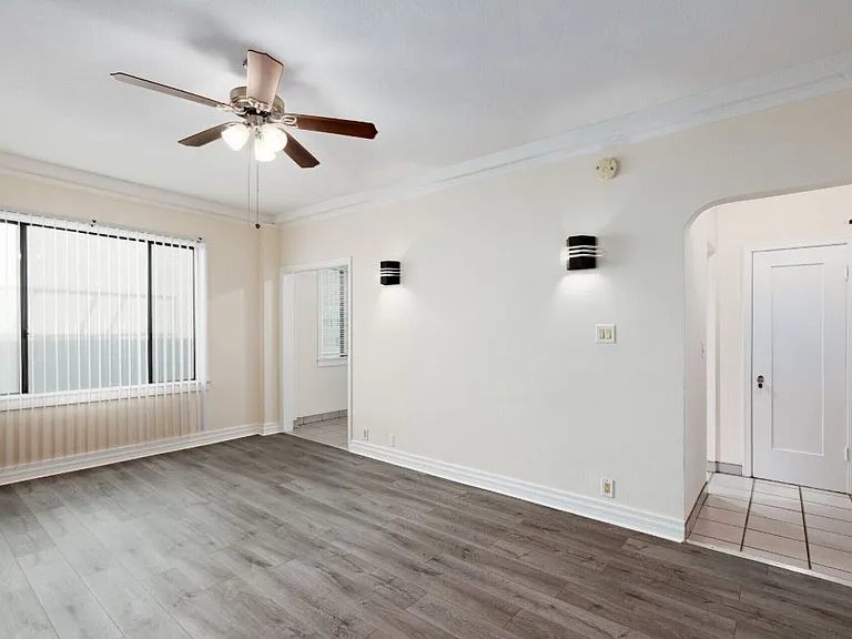 Evanston Apartments — Photo 7