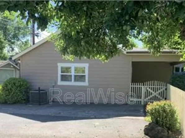 263 6th St, Ashland, OR 97520
