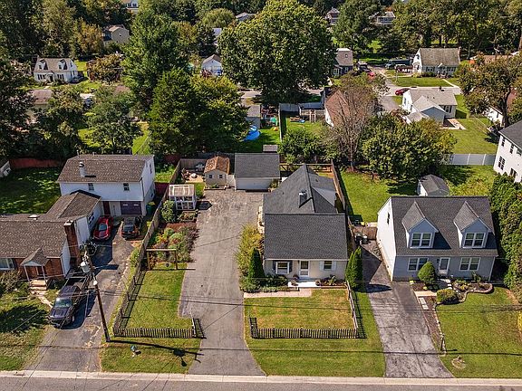 2nd image of 17 Maple Ave