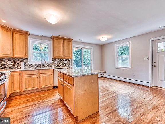4th image of 973 Cherry Ln