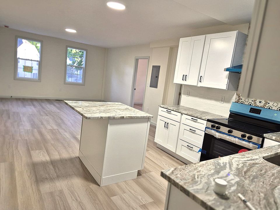Open concept. High-end kitchen cabinets, granite countertops and finishes.