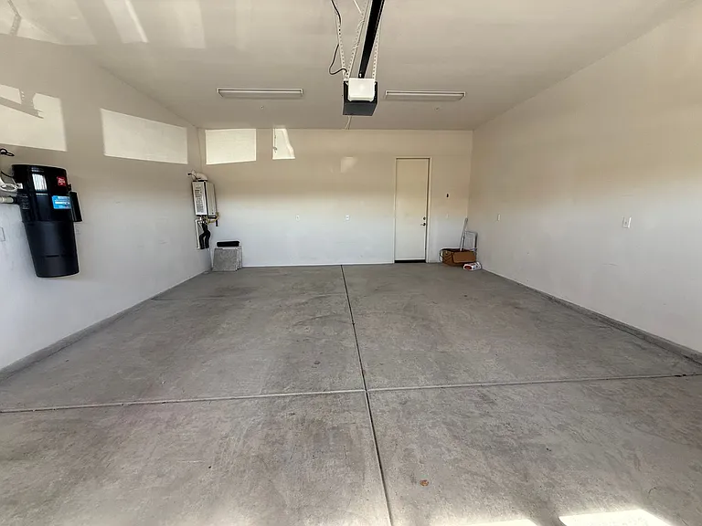 19255 Castana St — Photo 54