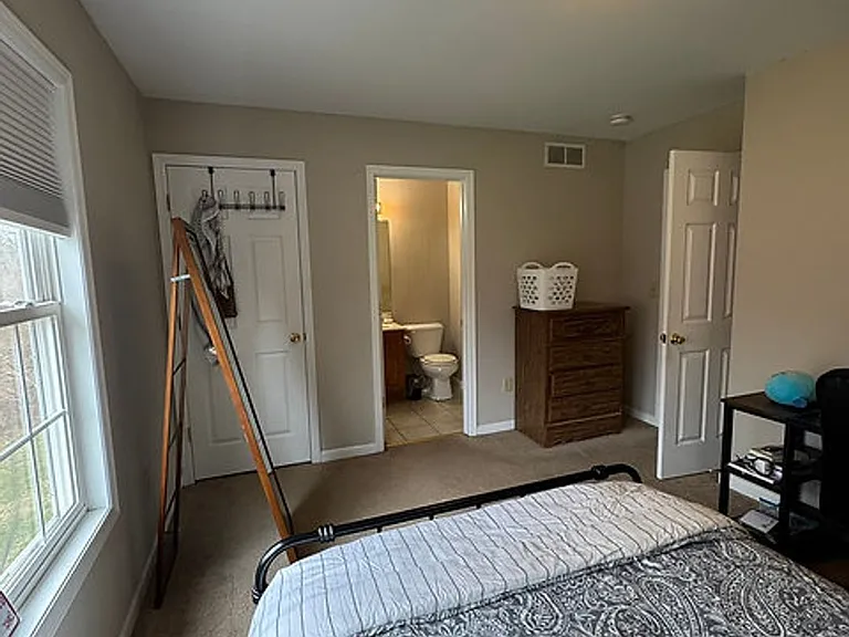 416 N Beech St — Photo 8