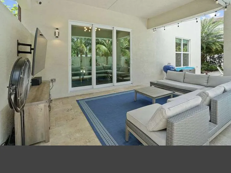 7075 Limestone Cay Rd — Photo 12