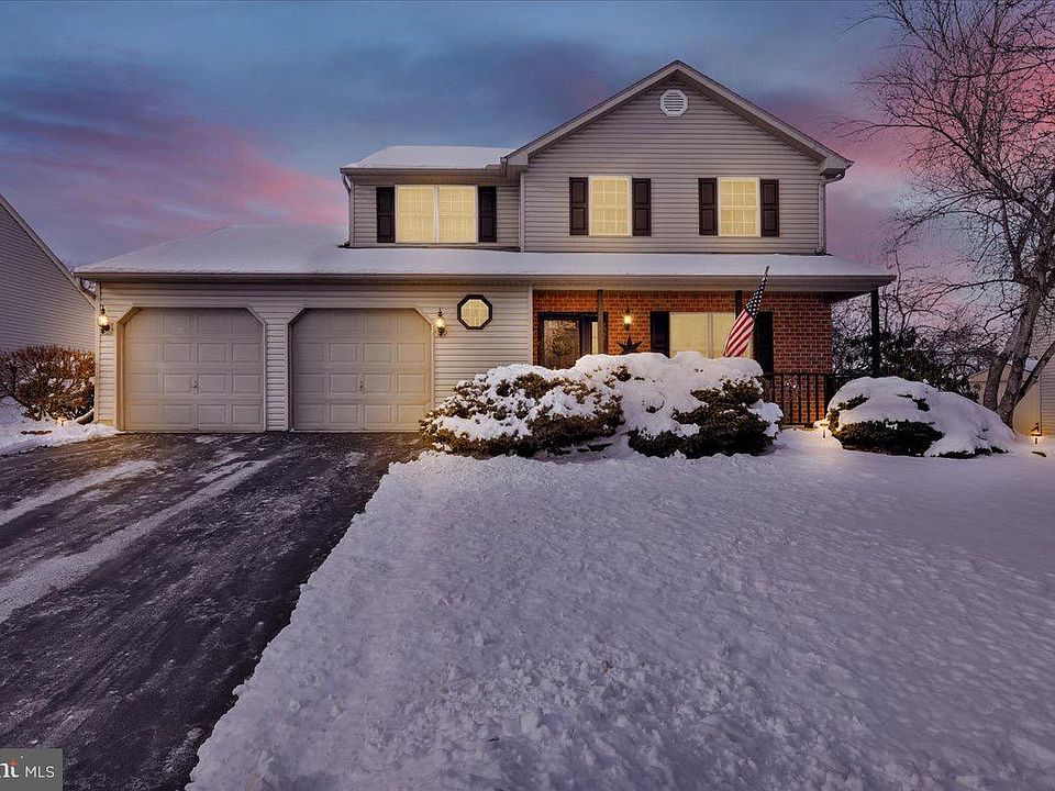 1st image of 10 Dogwood Dr