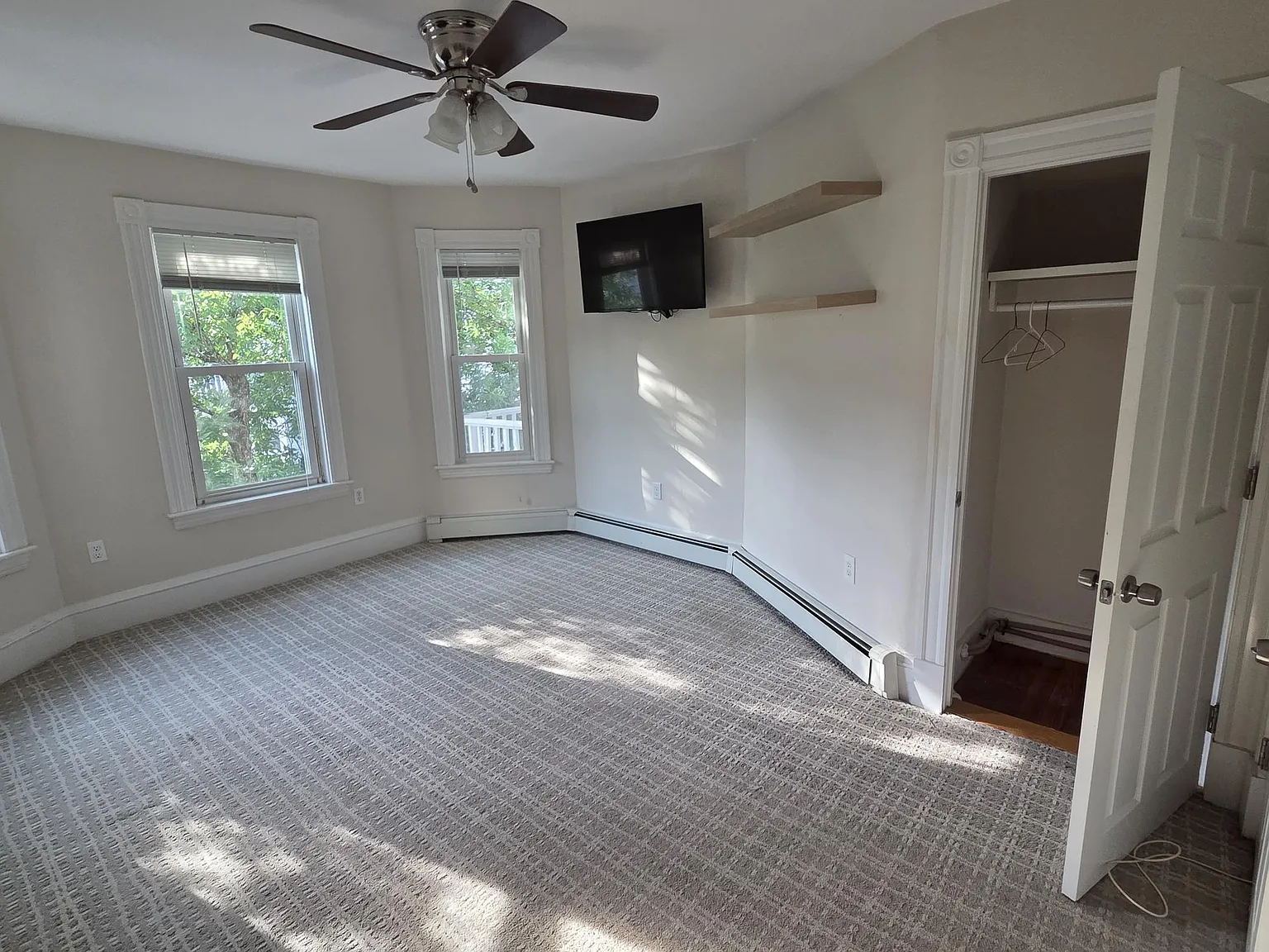 2 bed, 850 sqft, $1,500 — Photo 2