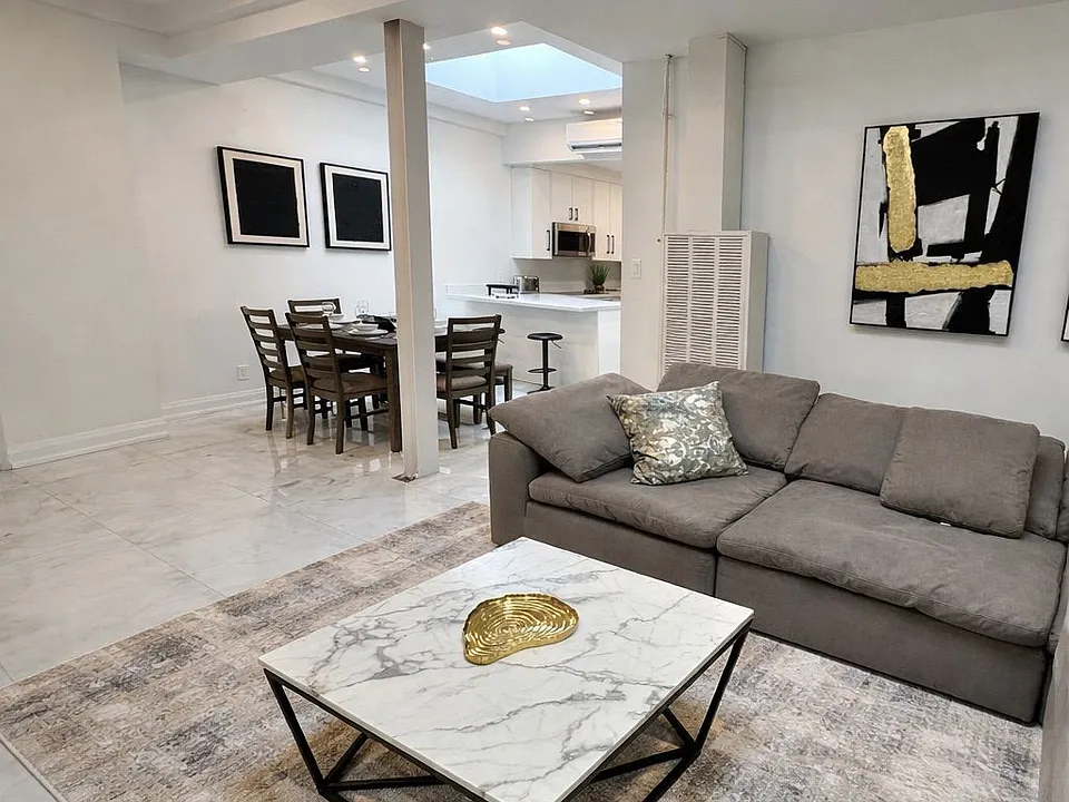 754 Queen St E #3