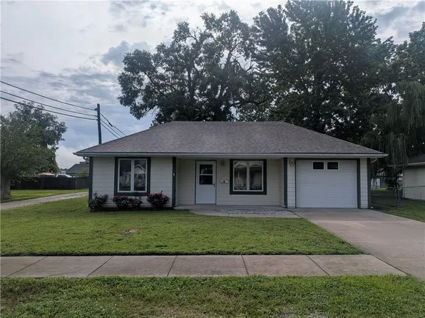 306 S 4th St, Odessa, MO 64076