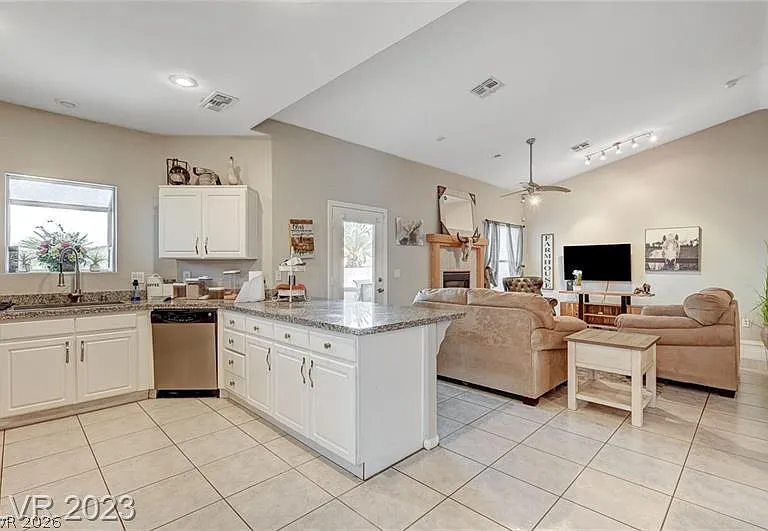 987 Cutter St — Photo 3