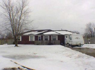 9667 Peach Ct, Columbus, IN 47203