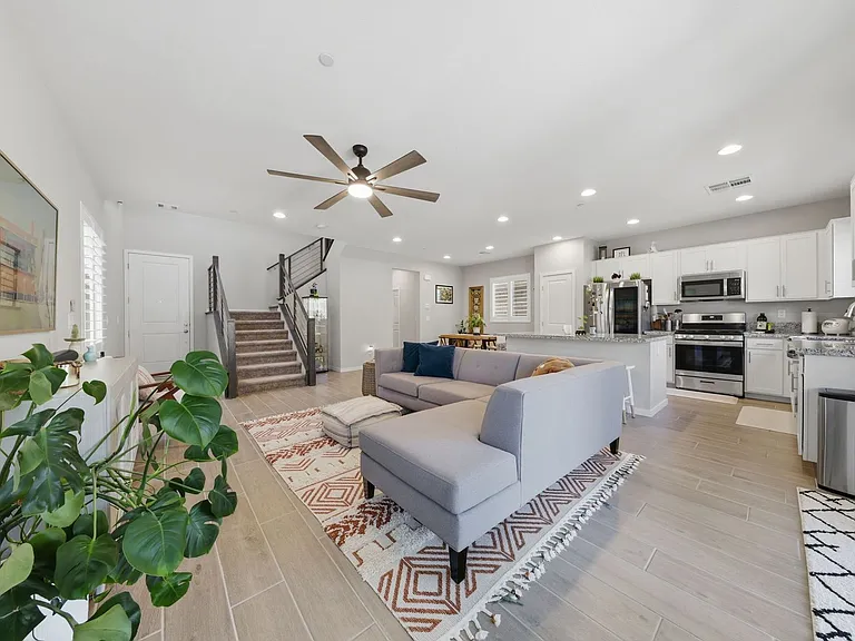 11824 Pelican Butte Ave — Photo 10