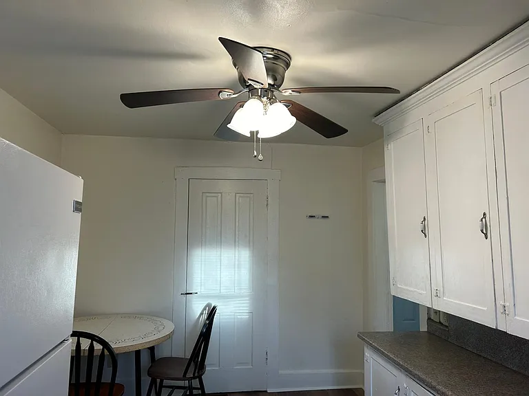 307 N 4th St #1/2 — Photo 2