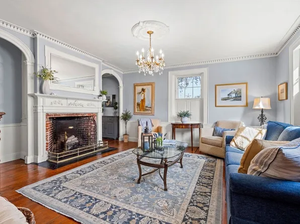 177 Merrimac St #1, Newburyport, MA 01950