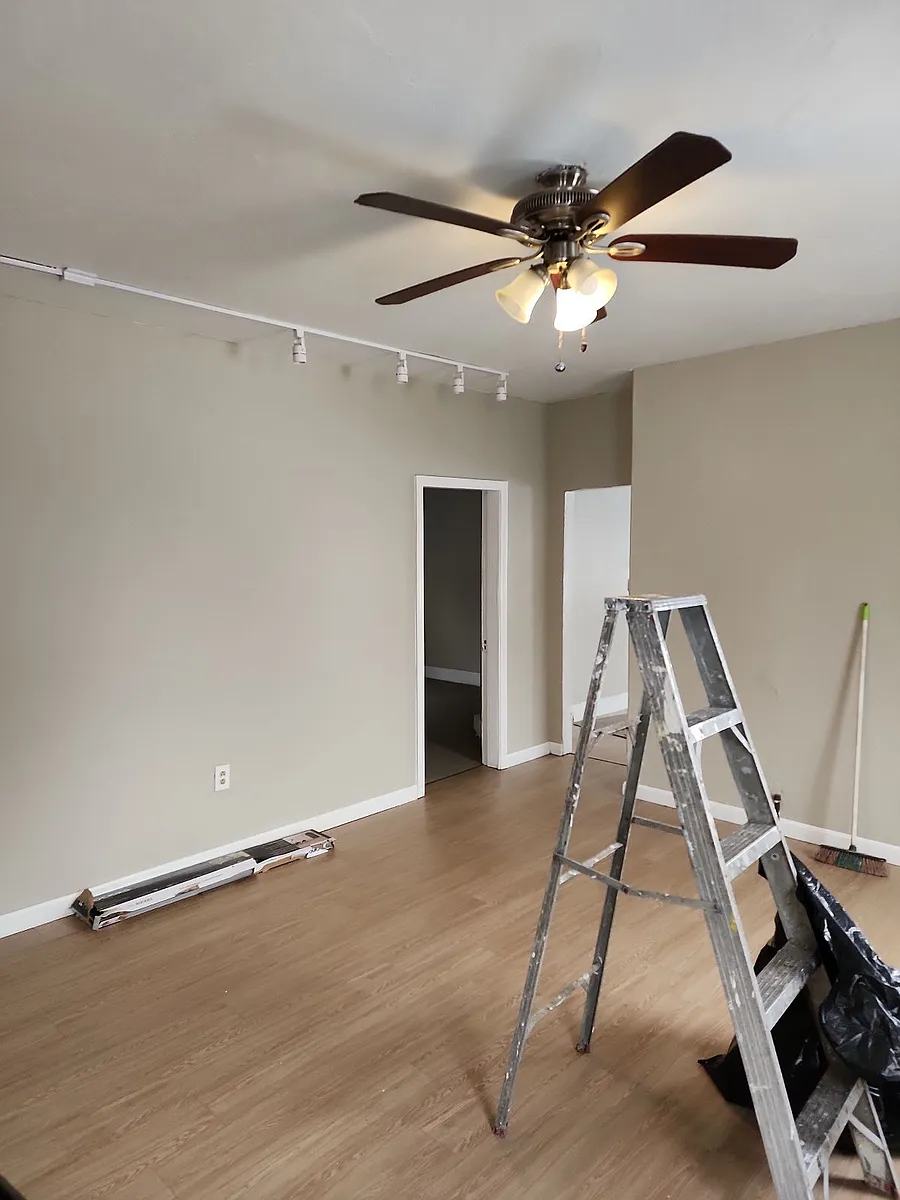 Building Photo - 304 Harding St #3