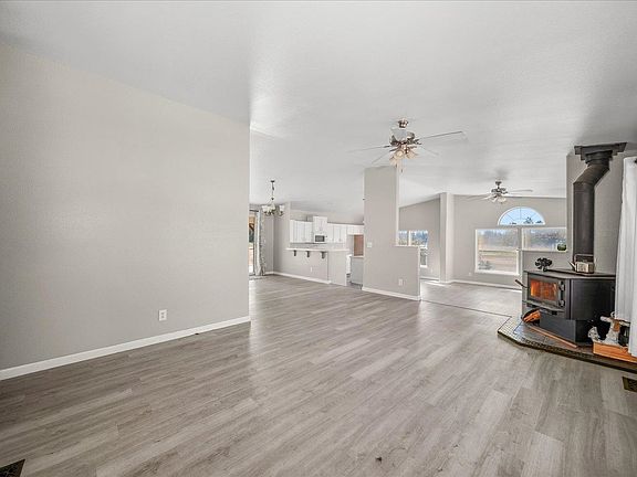 3rd image of 1117 W Paradise Rd
