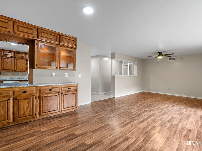4202 Meadowbrook Dr — Photo 10
