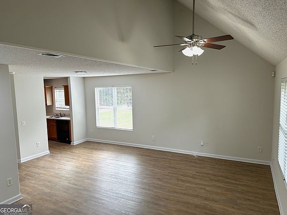 2nd image of 124 Bridgewater Cir