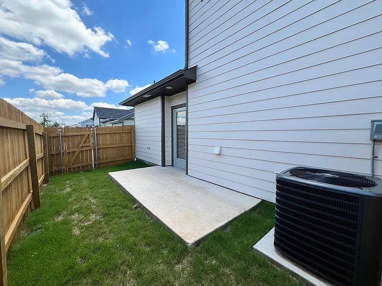 Gaston Dr — Photo 26