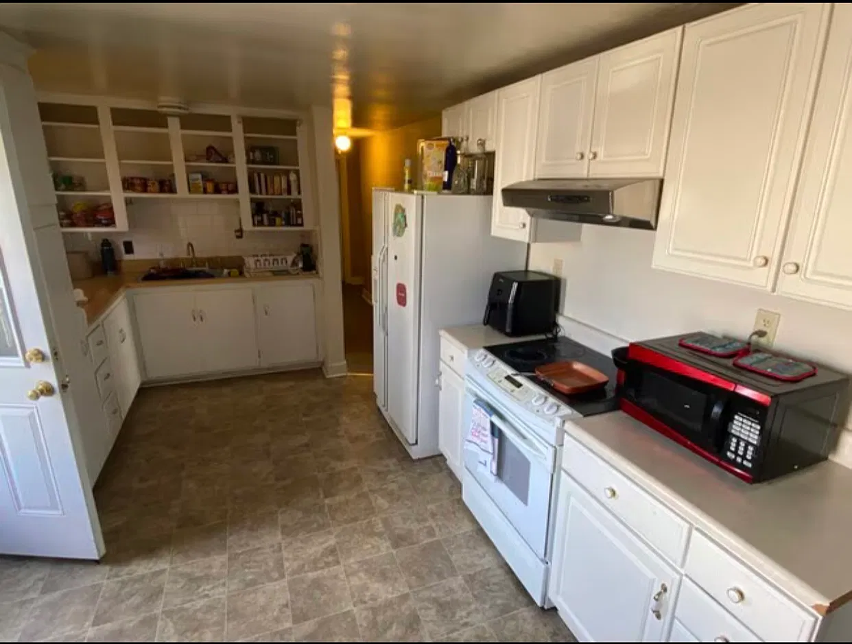 2 bed, 900 sqft, $1,300 — Photo 3