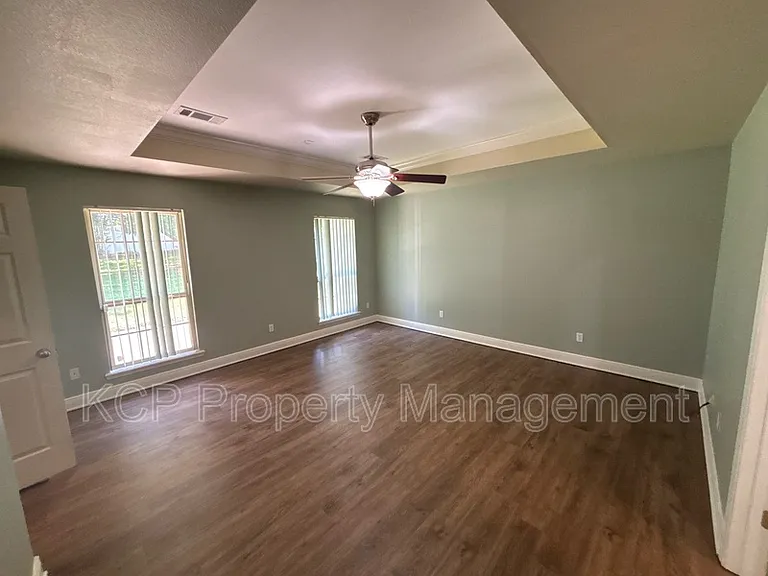 2109 Barrington Dr — Photo 25