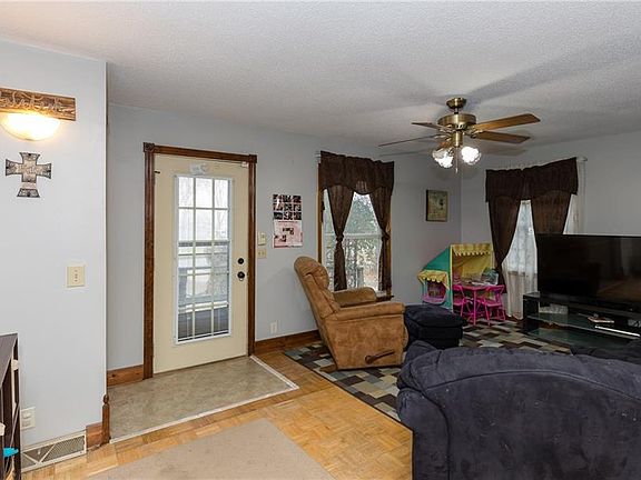 4th image of 905 Adair St